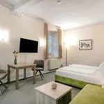 1695 Holiday home *