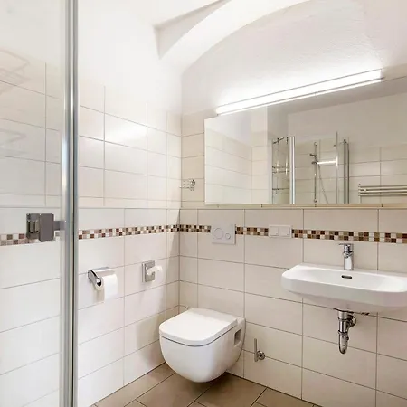 1695 Semesterbostad *